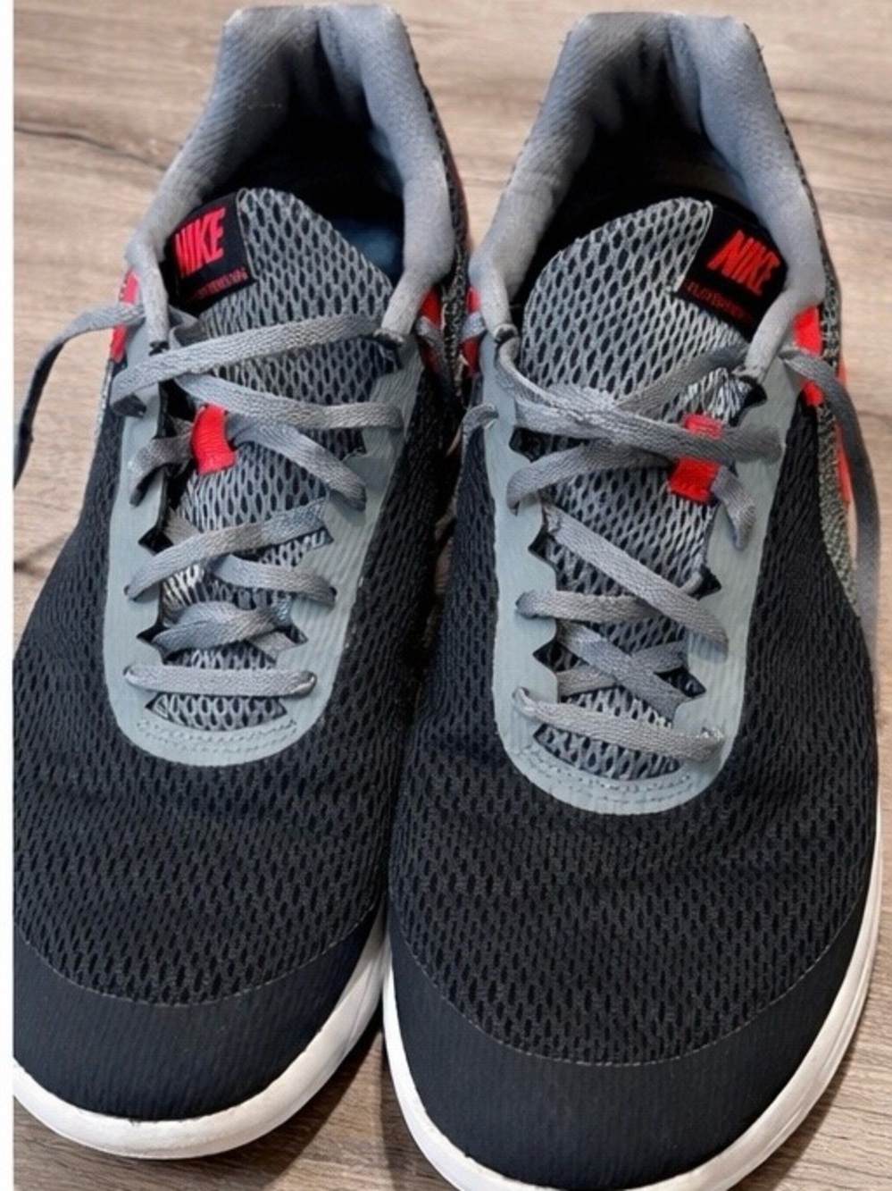Nike Men’s Black & Gray Athletic Running Shoes with Red Highlights